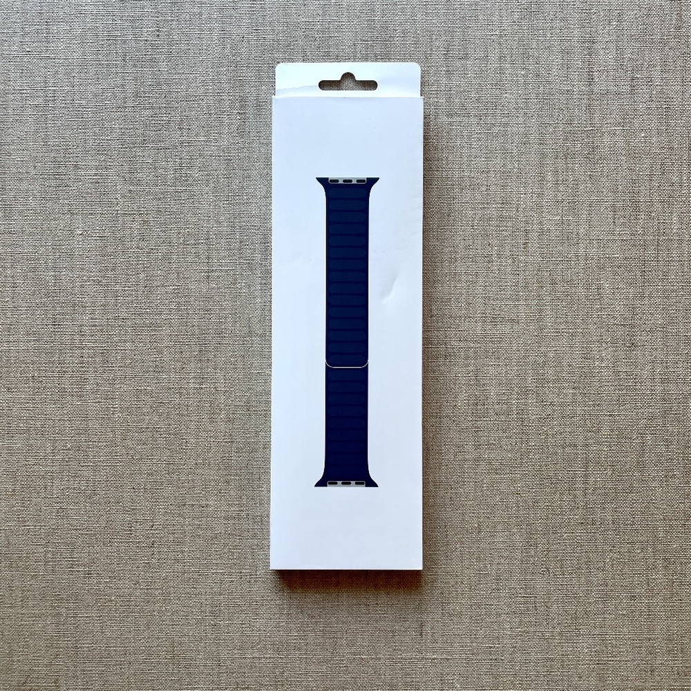 Apple Watch Magnetic Link Band (42mm - Navy - Size M/L)